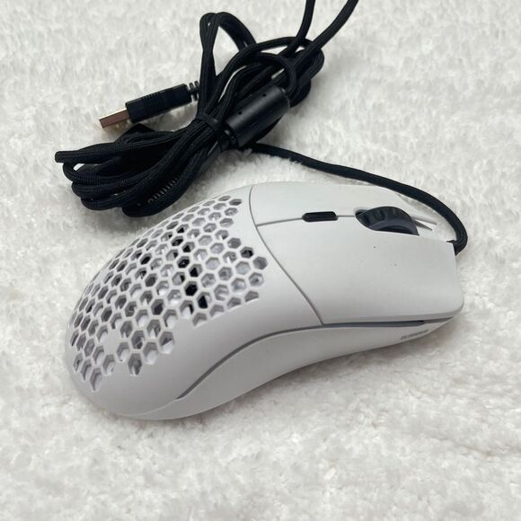 Glorious White Gaming Mouse - Picture 3 of 3